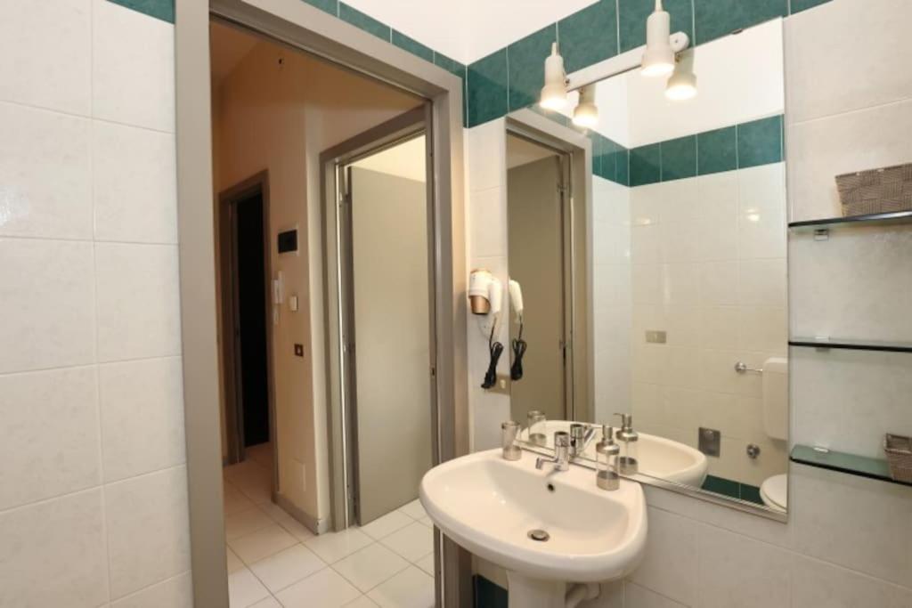 Bel Bilocale Vicino Alla Metropolitana E Al Centro Apartment Turin Bagian luar foto